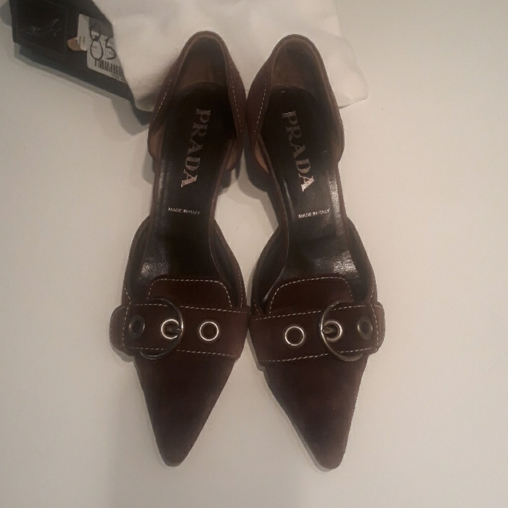 Brown suede Prada kitten heel pumps